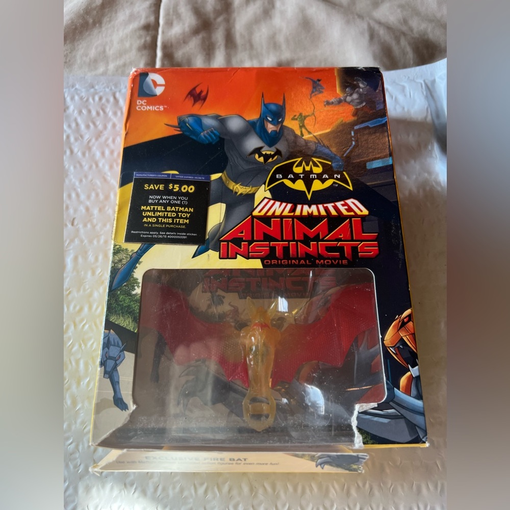 BATMAN UNLIMITED Animal Instincts * DVD with Exclusive Fire Bat toy**